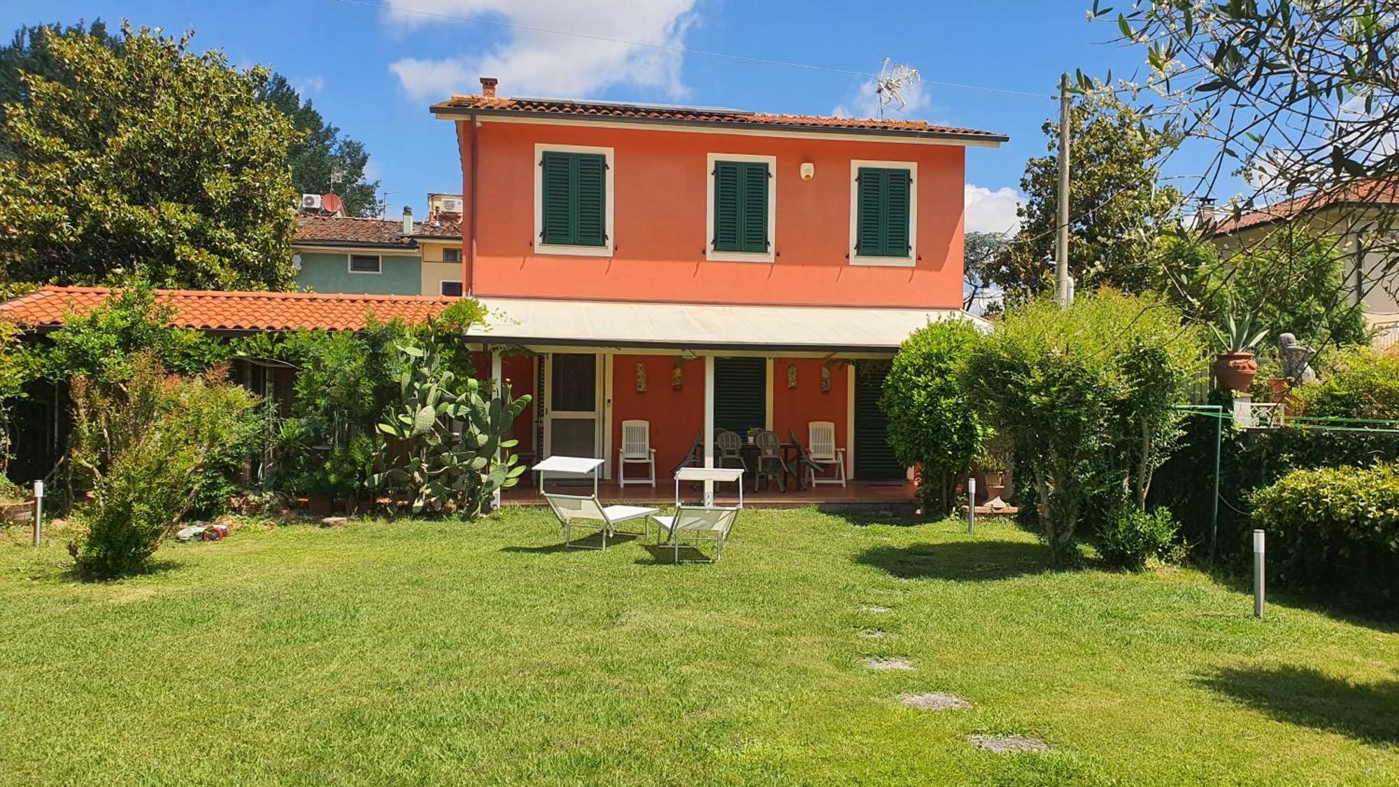 Вилла La Casa Delle Buone Letture Лукка Экстерьер фото